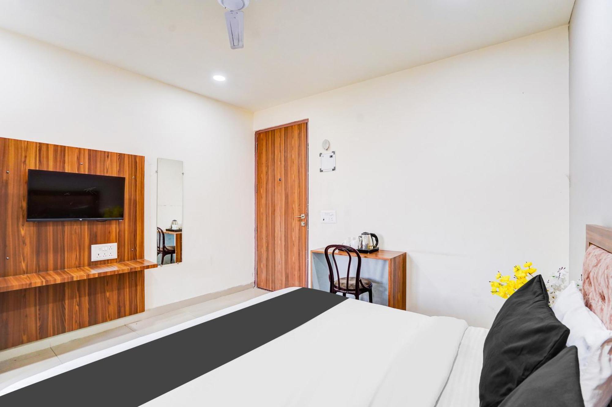 Super Collection O Sector 104 Noida Hotel Екстериор снимка