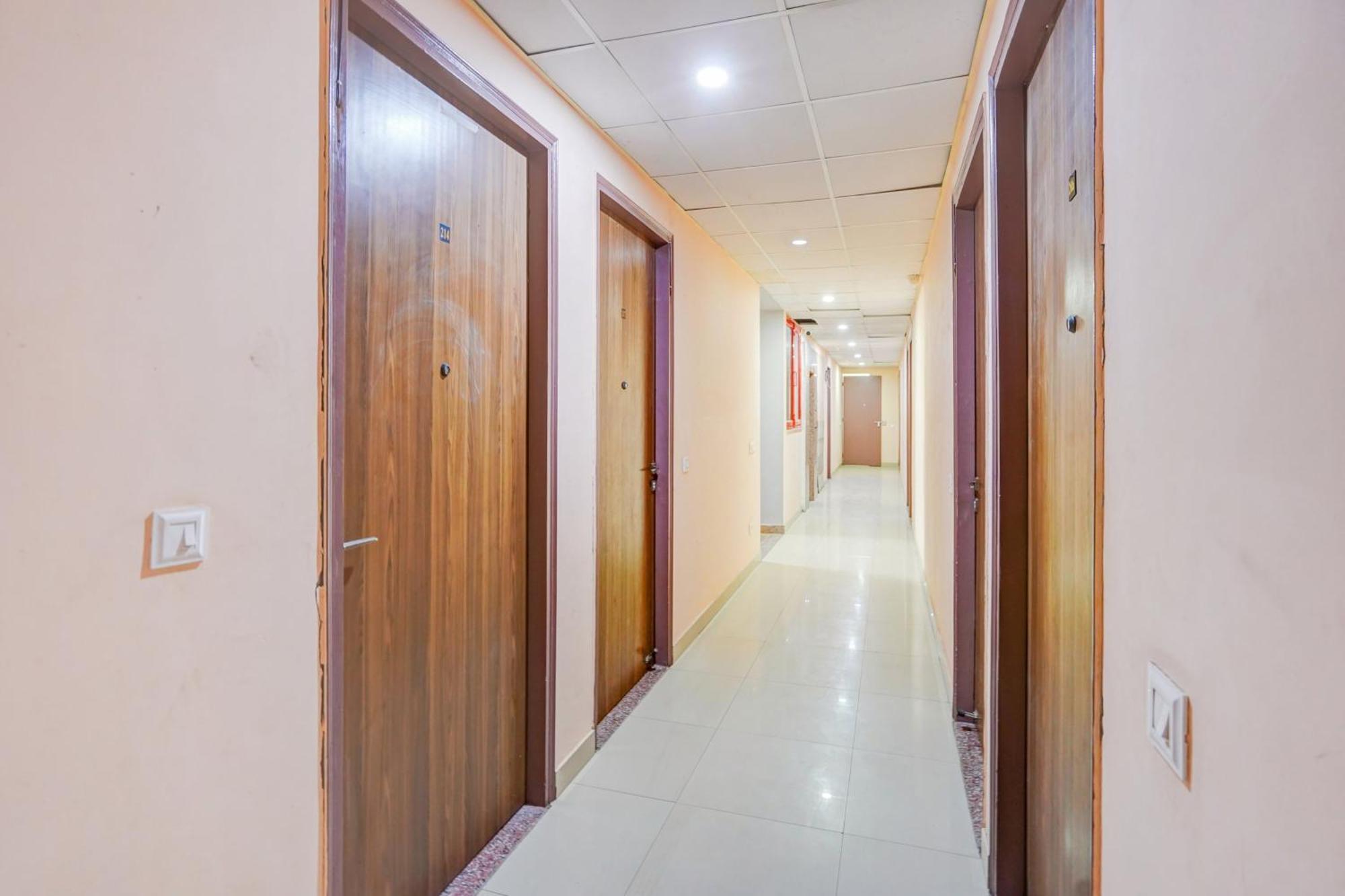 Super Collection O Sector 104 Noida Hotel Екстериор снимка