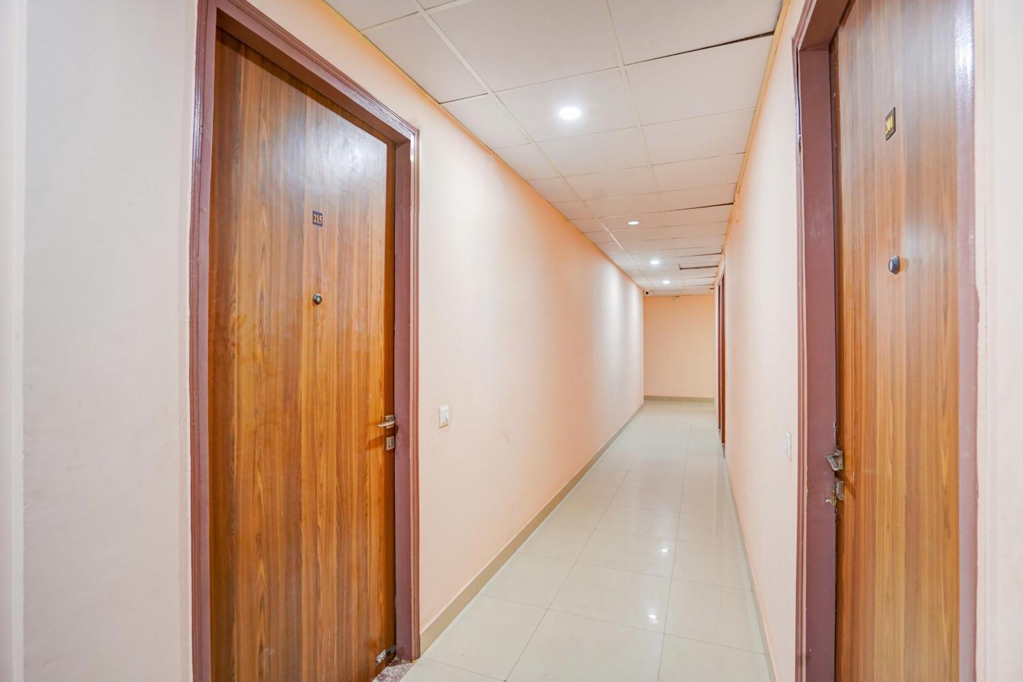 Super Collection O Sector 104 Noida Hotel Екстериор снимка